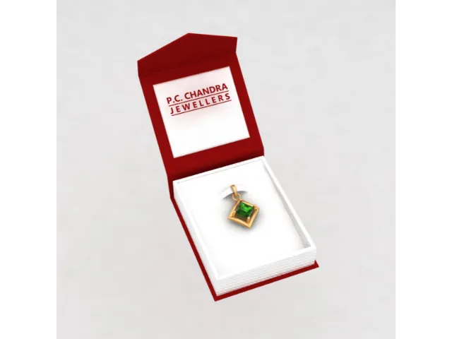 14k Diamond Shaped Gold Pendant With Green Stone