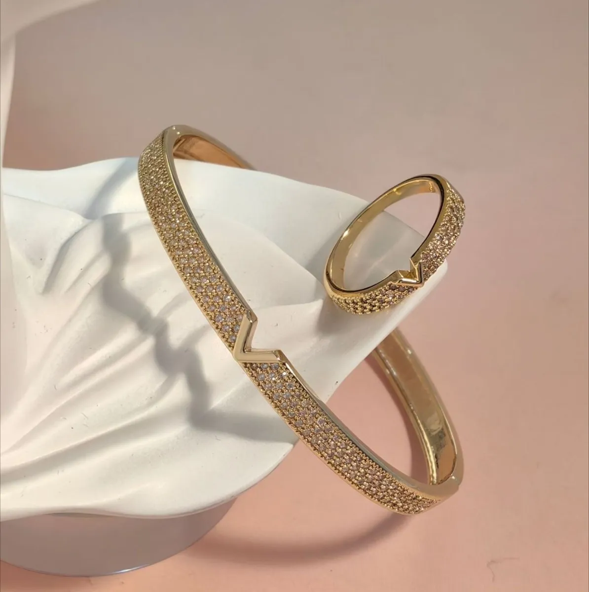 18K Real Gold Plating: Exquisite V-shaped Bracelet Ring Set(MAC212)