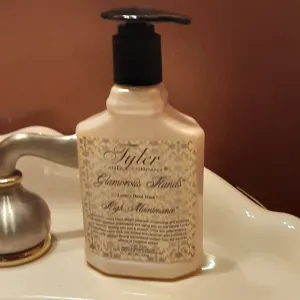 High Maintenance  Glamorous Hands Hand Wash