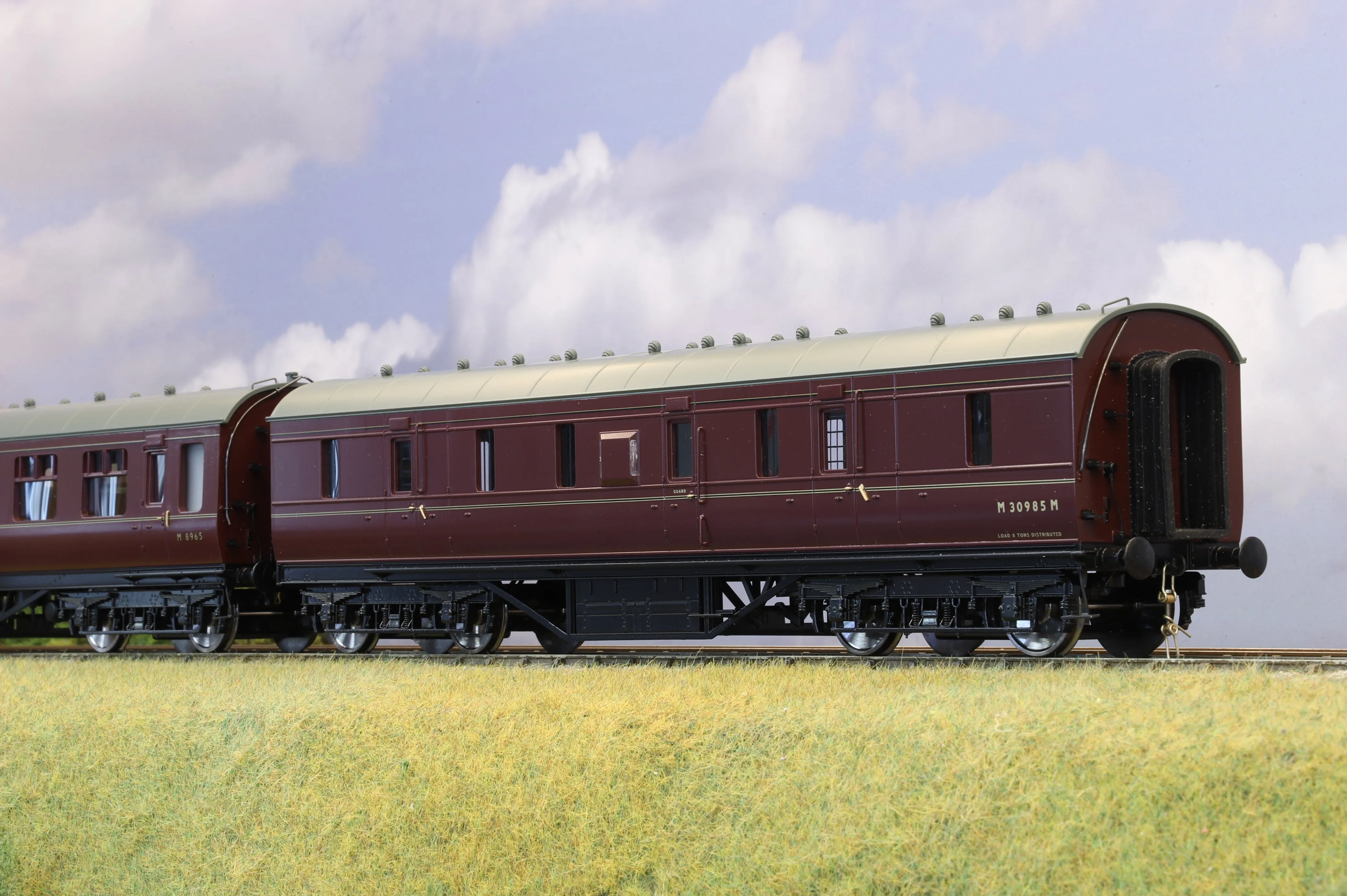 MTH Finescale O Gauge 4-Car LMS Standard Passenger Coach Set Lined Maroon