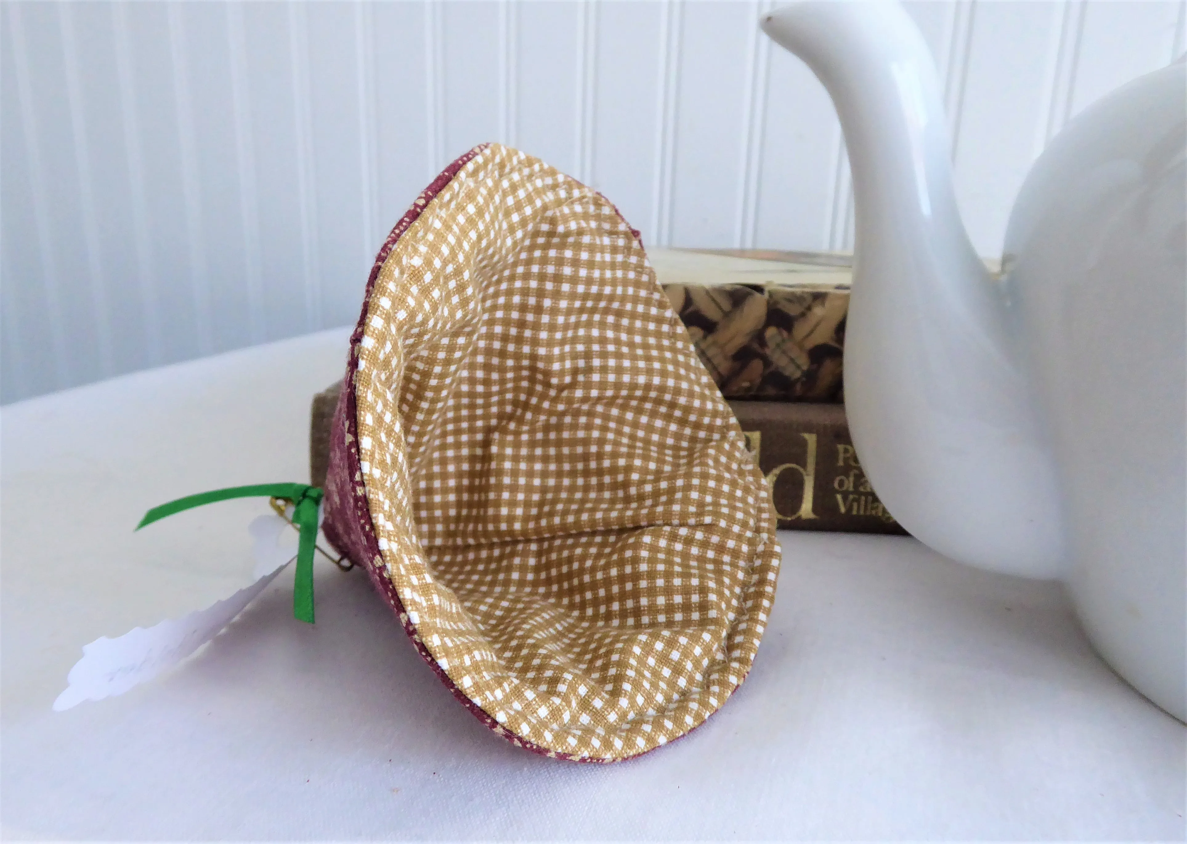 Padded Knob Holder Reddish Brown Tan Teapot Lid Holder Tan Checks Inside