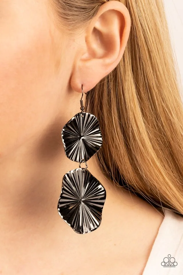 Paparazzi Earring ~ In Your Wildest FAN-tasy - Black