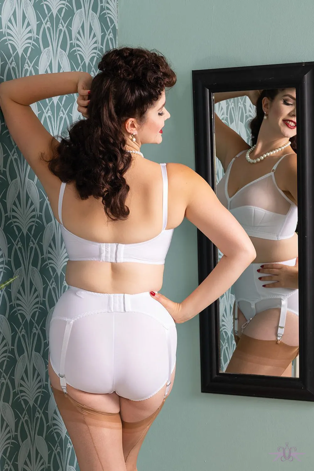 What Katie Did Liz White 6 Strap Suspender Belt