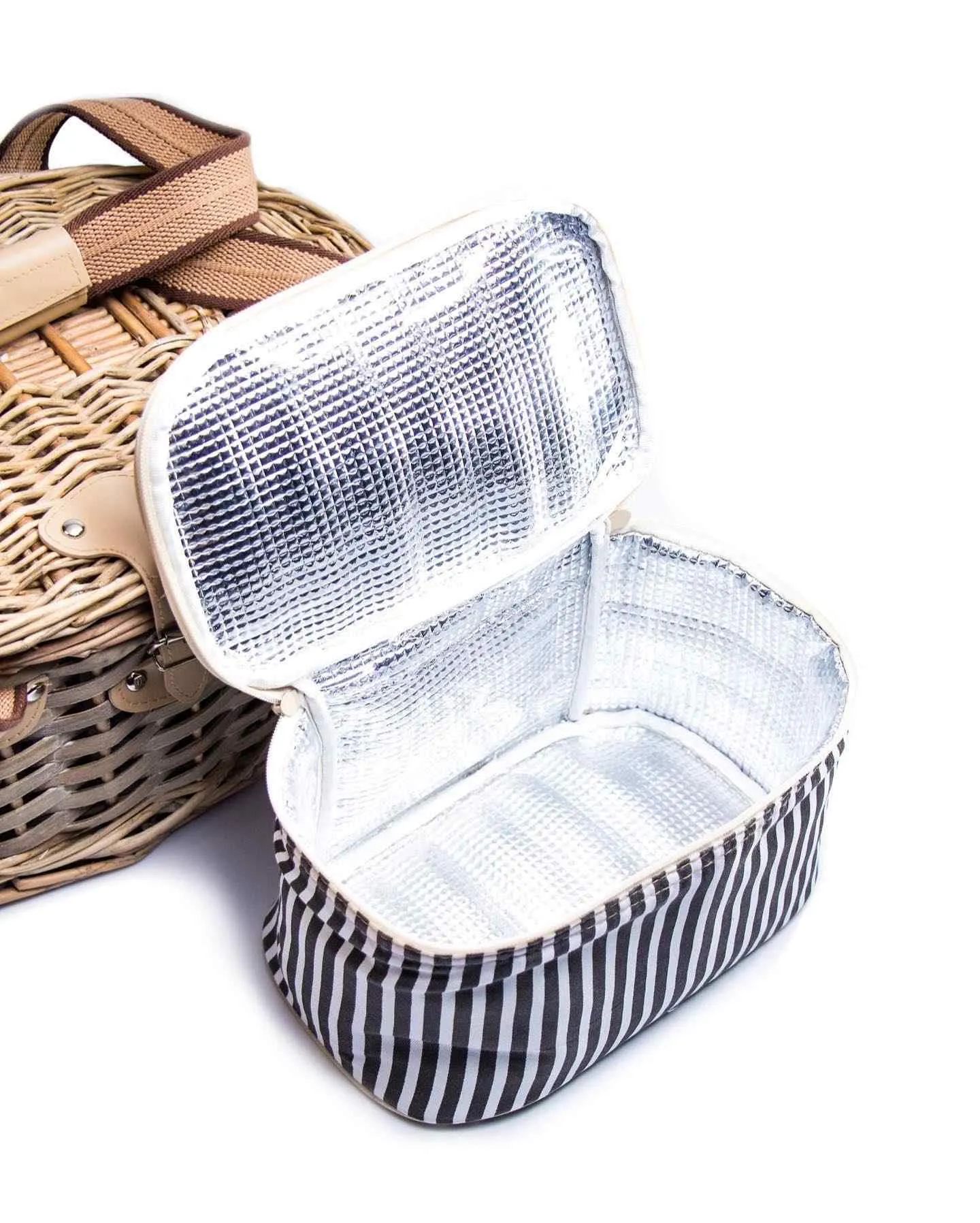 Yuppie Gift Baskets Ivory Picnic Basket